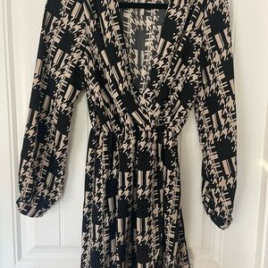 Vestique Black and Cream Long Sleeve Dress
